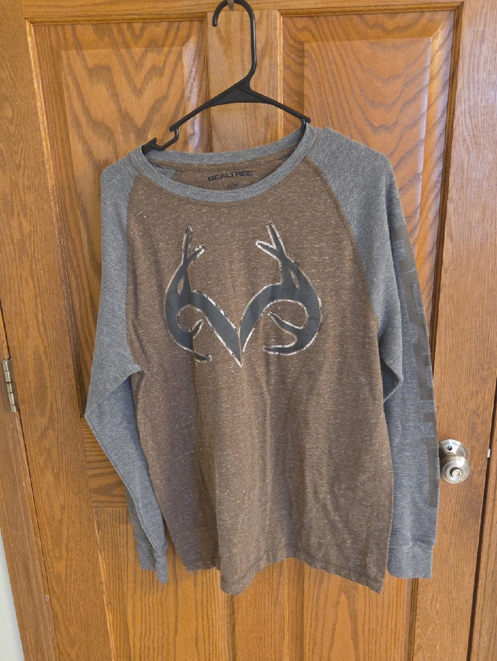 Men's Realtree Long Sleeve Raglan Logo Tee